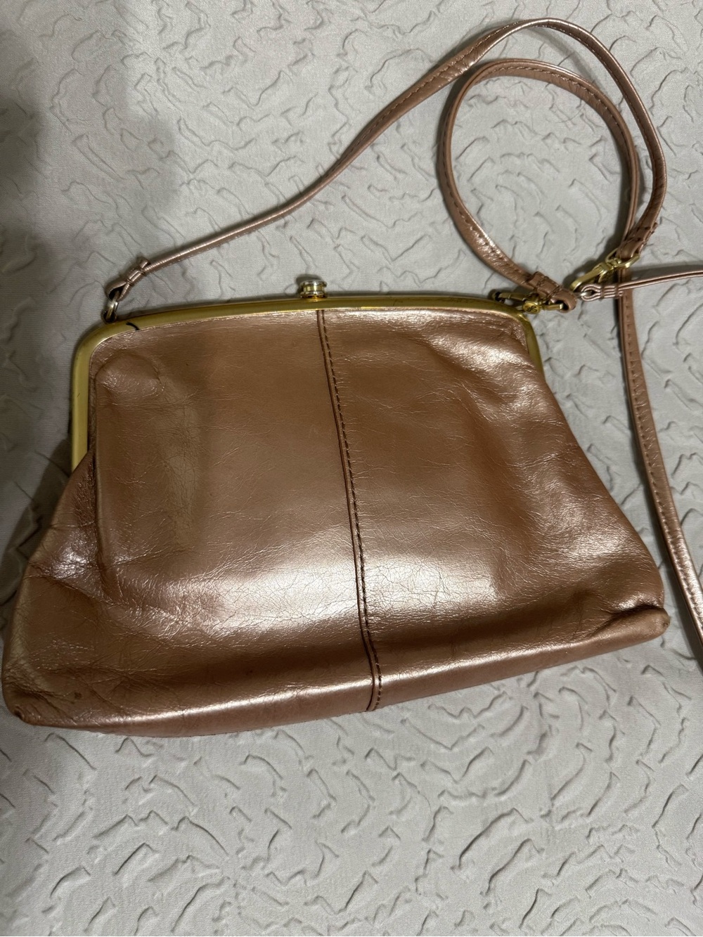 HOBO Metallic gold Leather Crossbody Bag in Guc.